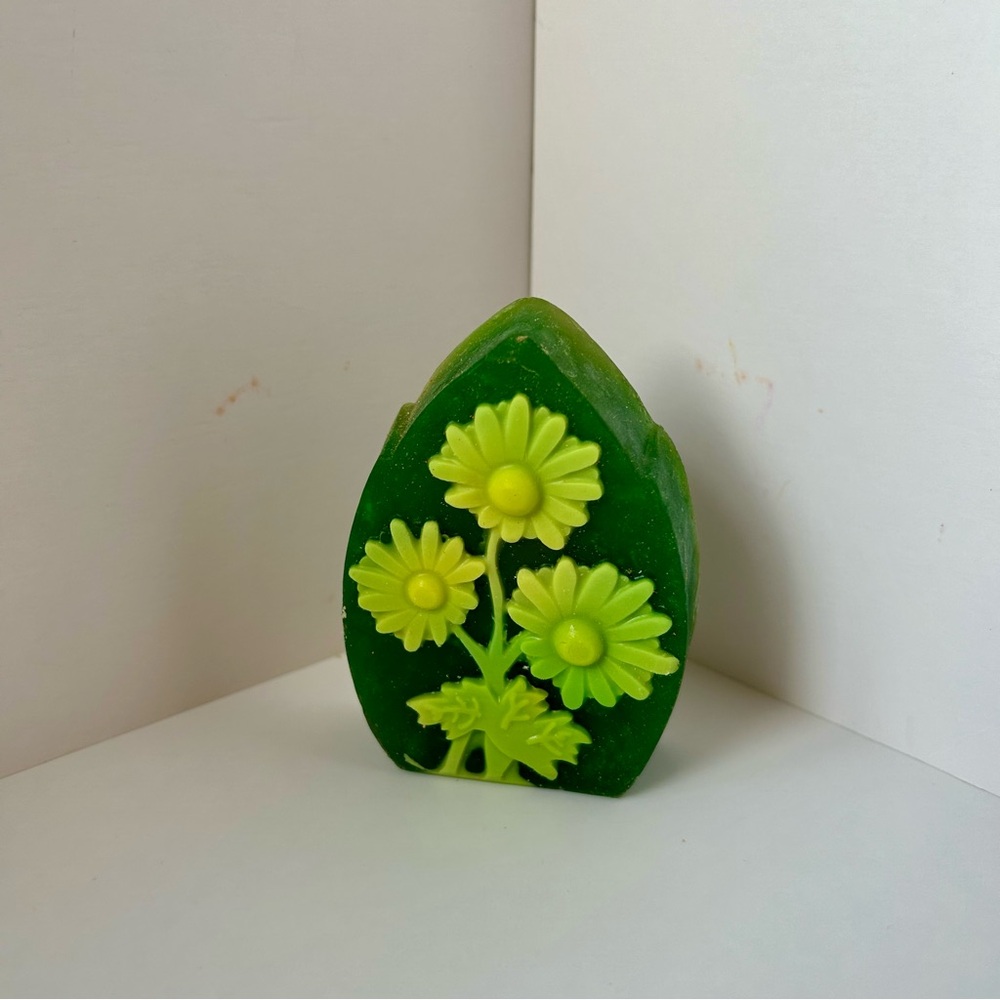 Lush Kitchen Exclusive Chamomile Lawn Soap